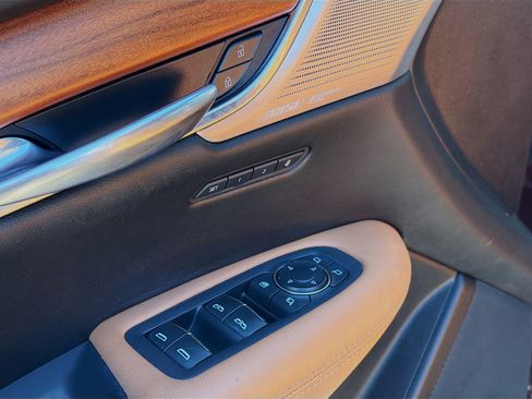 Used 2021 Cadillac XT5 Premium Luxury image 22