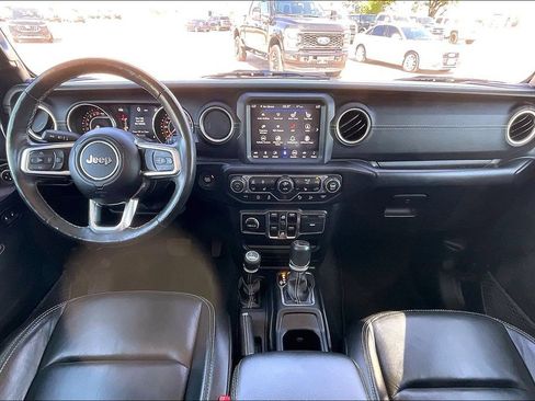 Used 2019 Jeep Wrangler Unlimited Sahara AWD/4WD image 7