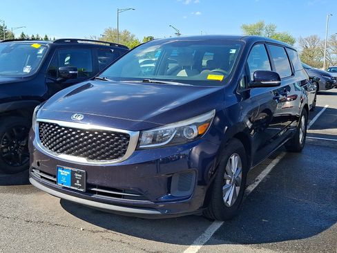 Used 2018 Kia Sedona LX FWD image 3