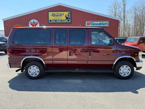 Used 2008 Ford E-350 and Econoline 350 Super Duty Wagon image 2
