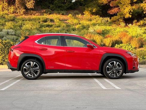 Used 2021 Lexus UX 250h image 11