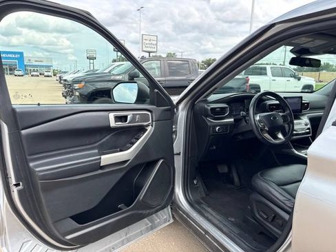 Used 2020 Ford Explorer XLT w/ Equipment Group 202A AWD/4WD image 7