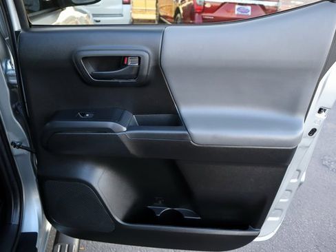 Used 2022 Toyota Tacoma TRD Off-Road image 22