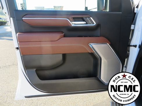 Used 2024 GMC Sierra 3500 Denali Ultimate image 27