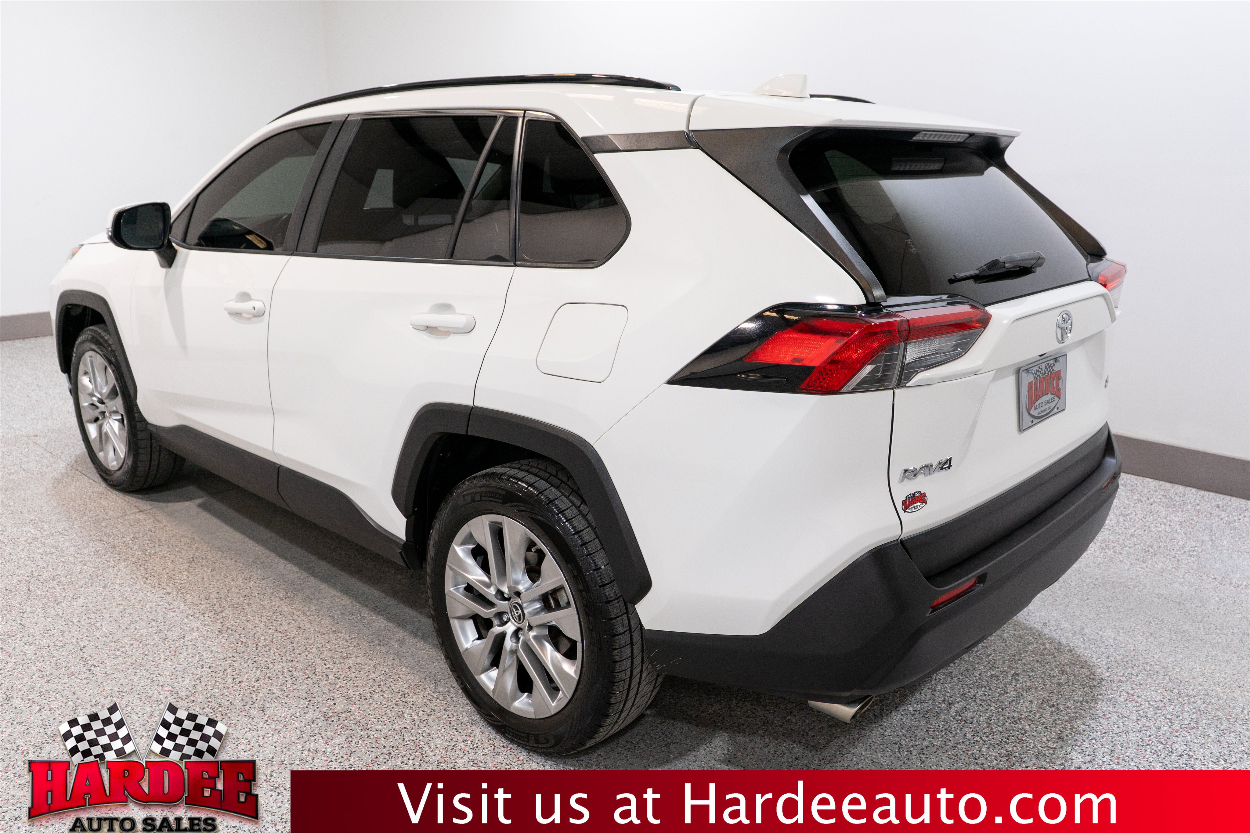 Used 2019 Toyota RAV4 XLE Premium FWD image 3