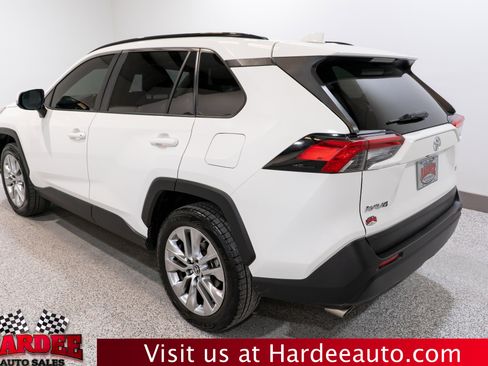 Used 2019 Toyota RAV4 XLE Premium FWD image 3