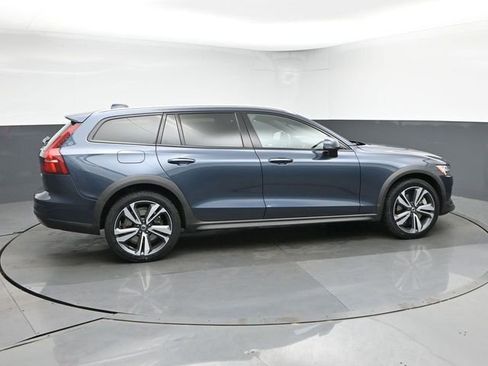 Used 2025 Volvo V60 B5 Cross Country Plus AWD/4WD image 9