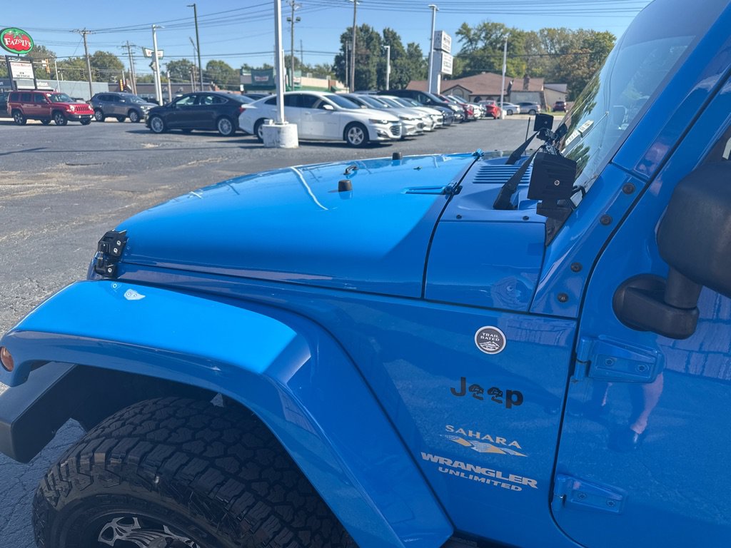 Used 2011 Jeep Wrangler Unlimited Sahara w/ Dual Top Group AWD/4WD image 18