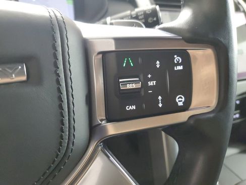 Used 2023 Land Rover Discovery Metropolitan Edition AWD/4WD image 28