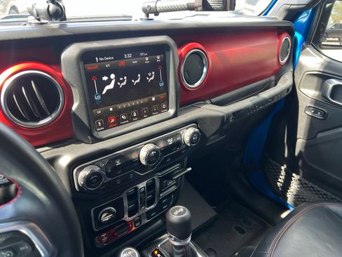 Used 2021 Jeep Wrangler Unlimited Rubicon AWD/4WD image 32