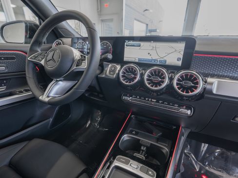 Used 2025 Mercedes-Benz GLB 250 image 19