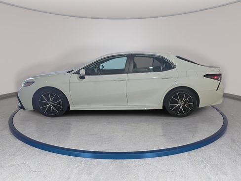 Used 2022 Toyota Camry SE FWD image 9
