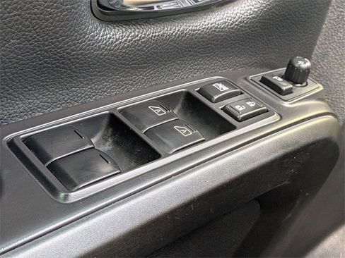 Used 2021 Nissan Titan PRO-4X w/ Pro-4x Convenience Package image 26