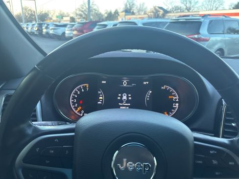 Used 2022 Jeep Grand Cherokee Laredo X image 28