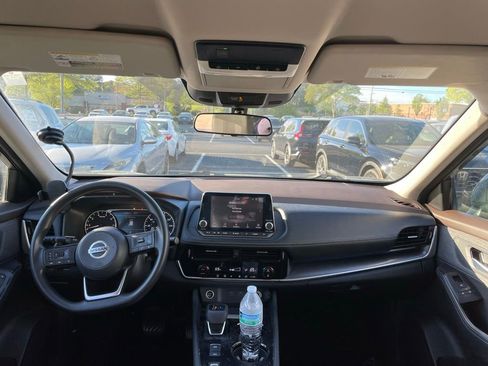 Used 2021 Nissan Rogue SV image 5