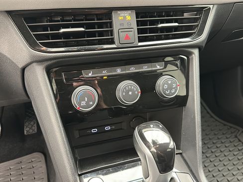 Used 2023 Volkswagen Taos SE FWD image 17
