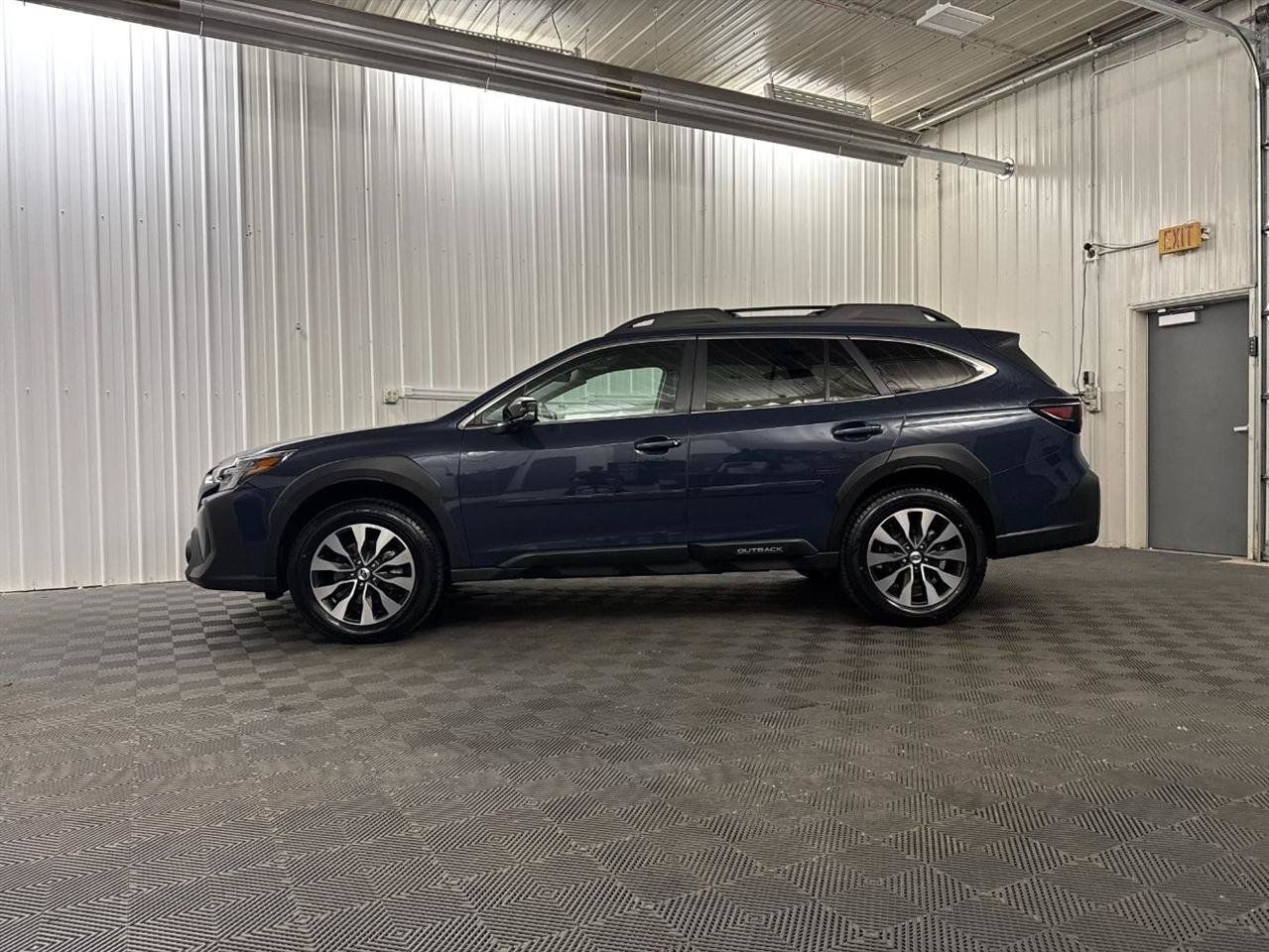 Used 2024 Subaru Outback Limited AWD/4WD image 2