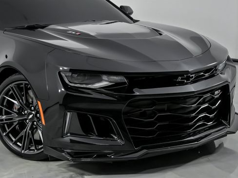 Used 2019 Chevrolet Camaro ZL1 image 3