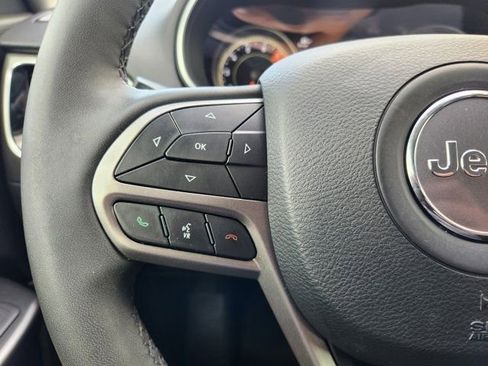 Used 2022 Jeep Cherokee Limited image 30