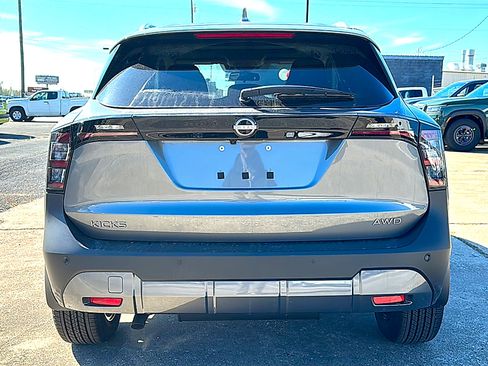 New 2025 Nissan Kicks SV w/ SV Premium Package image 7