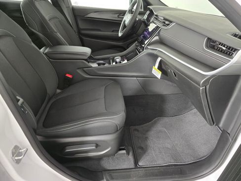 New 2025 Jeep Grand Cherokee Laredo image 27