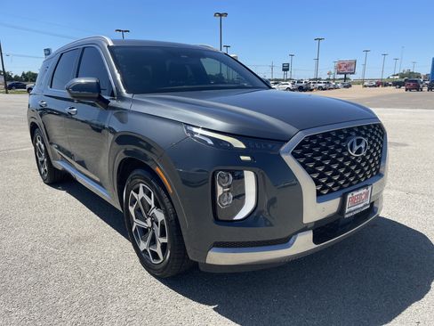 Used 2022 Hyundai Palisade Calligraphy FWD image 2