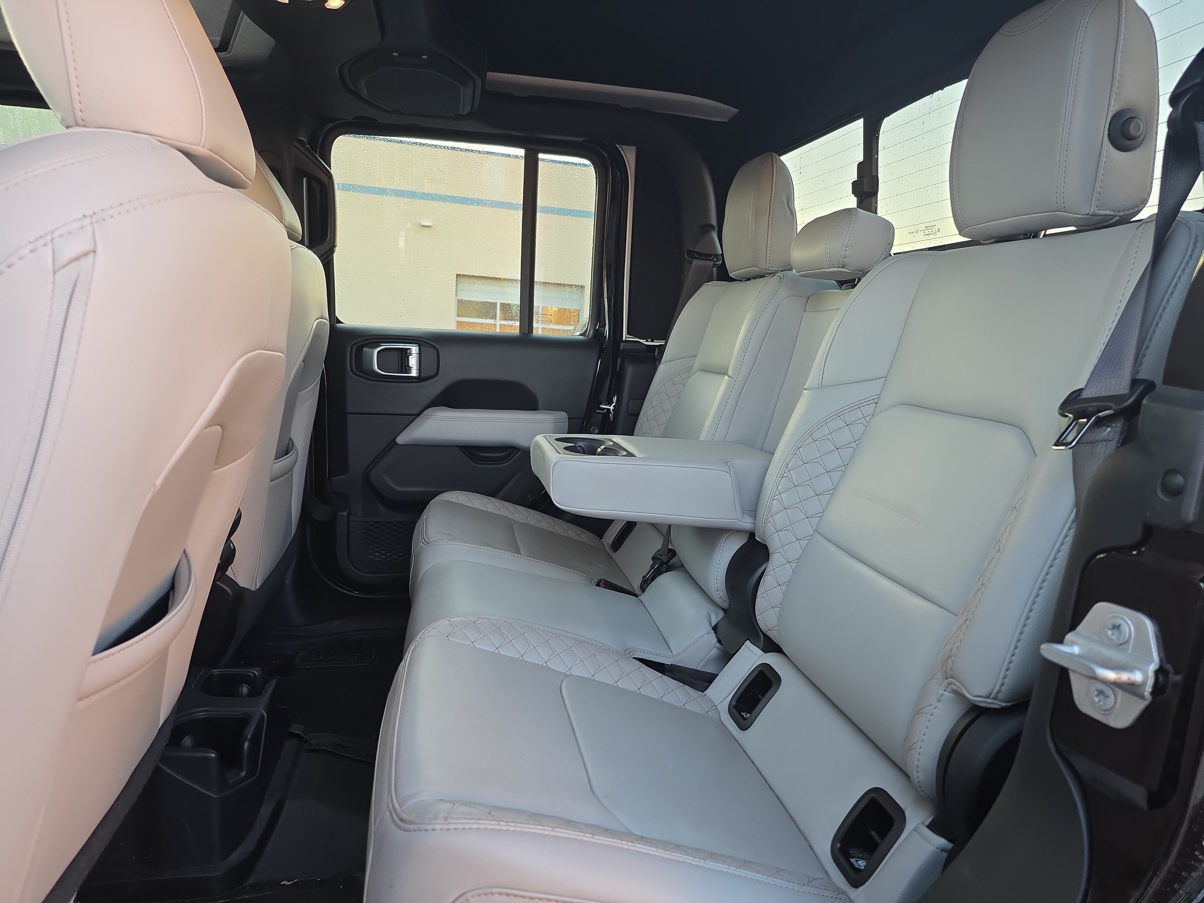 Used 2021 Jeep Gladiator Overland AWD/4WD image 12