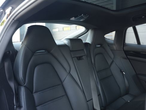 Certified 2023 Porsche Panamera image 36