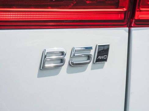 Certified 2024 Volvo XC60 B5 Plus w/ Climate Package AWD/4WD image 11