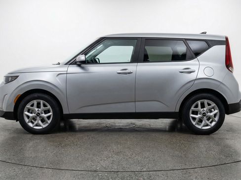 Used 2025 Kia Soul LX w/ LX Technology Package image 5
