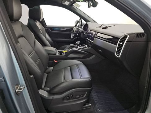 Used 2023 Porsche Cayenne AWD/4WD image 11