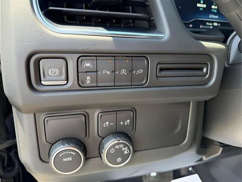 Used 2022 Chevrolet Suburban LT RWD image 22