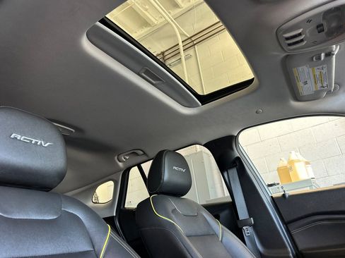 Used 2024 Chevrolet Trax ACTIV w/ Sunroof Package FWD image 20