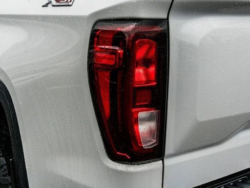 Used 2023 GMC Sierra 1500 SLE AWD/4WD image 9