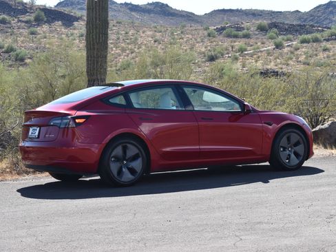 Used 2023 Tesla Model 3 Standard Range image 4