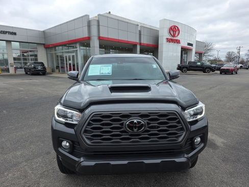 Used 2023 Toyota Tacoma TRD Sport image 2