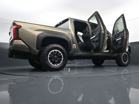 Used 2024 Toyota Tacoma TRD Off-Road AWD/4WD image 40
