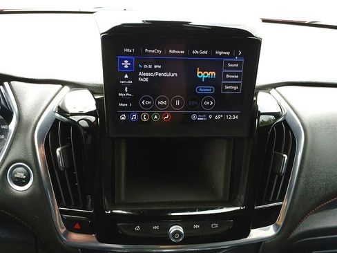 Used 2023 Chevrolet Traverse RS image 13