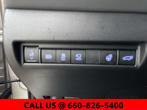 Used 2022 Toyota Venza Limited image 25