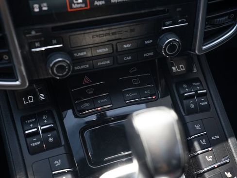 Certified 2017 Porsche Cayenne Platinum Edition AWD/4WD image 26