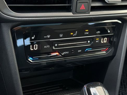 New 2026 Volkswagen Taos SE image 18