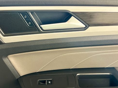 Used 2022 Volkswagen Atlas SE w/ Panoramic Sunroof Package image 32