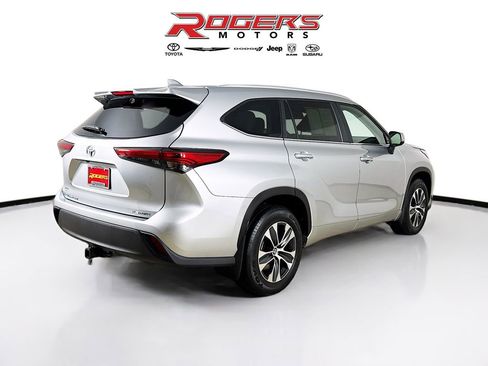 Certified 2023 Toyota Highlander XLE image 7