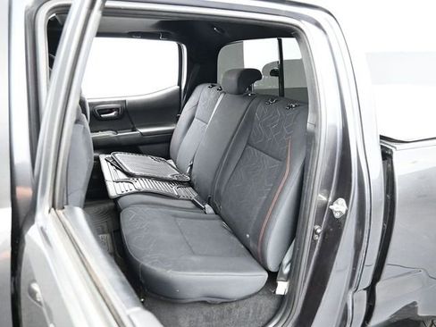 Used 2016 Toyota Tacoma TRD Sport image 24