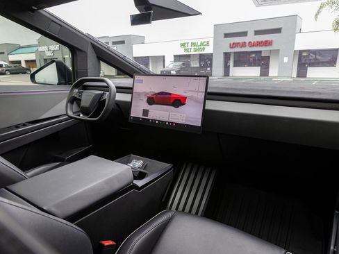 Used 2024 Tesla Cybertruck Cyberbeast AWD/4WD image 22