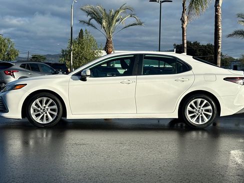 Used 2021 Toyota Camry LE image 7