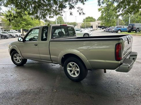 Used 2004 Nissan Frontier XE w/ (VTP) Value Truck Pkg RWD image 4