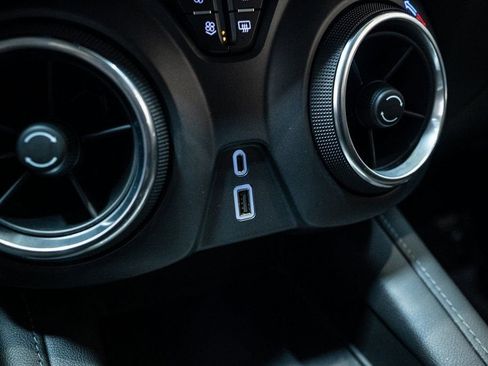 Used 2020 Chevrolet Blazer LT image 29