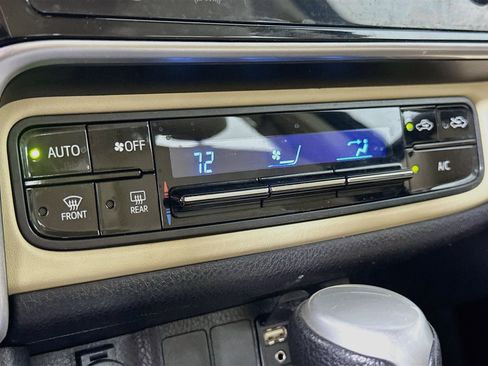 Used 2017 Toyota Corolla LE w/ LE Premium Package w/Moonroof FWD image 23