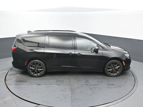 Used 2025 Chrysler Pacifica Limited image 49